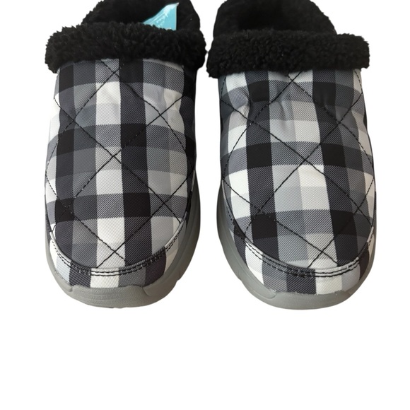 Vera Bradley Black and Gray Plaid Slippers Size 8.5 NWT‎ - Picture 1 of 8